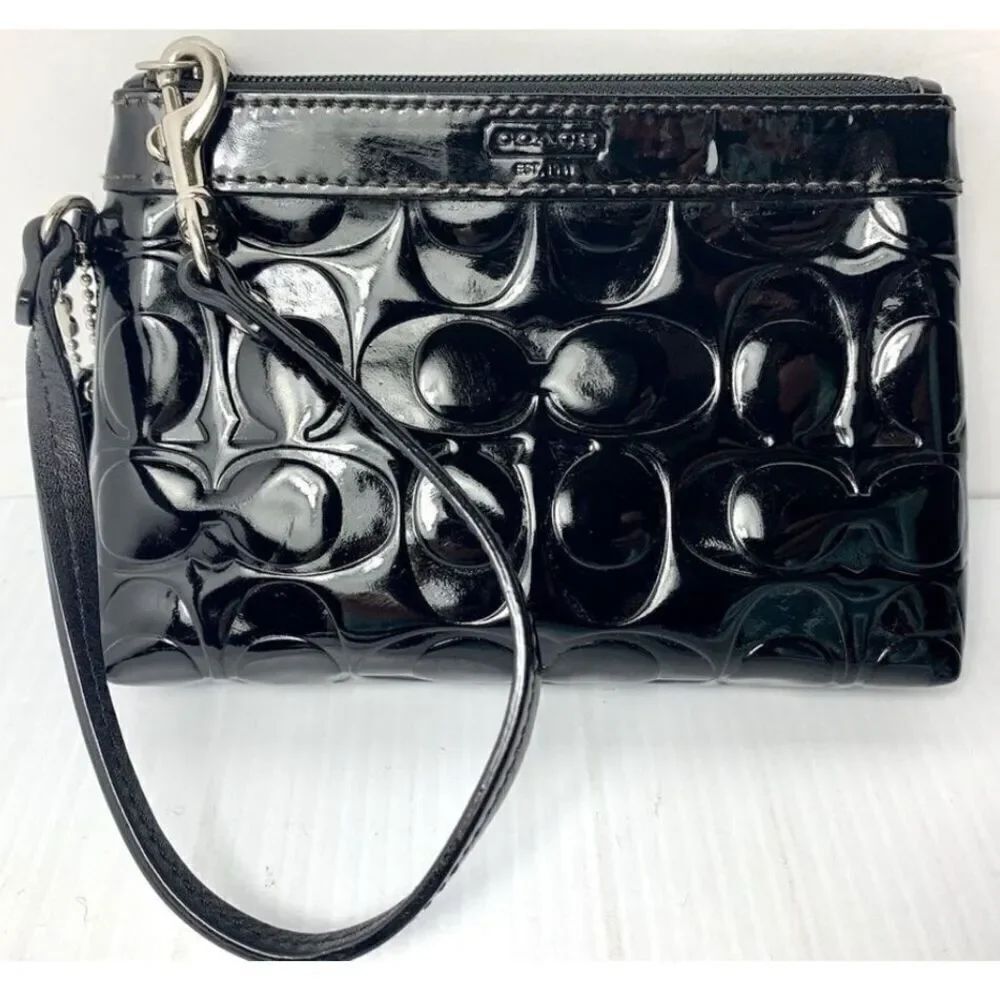 Coach black patent leather c’a circles wristlet euc/vintage VTG black hangtag